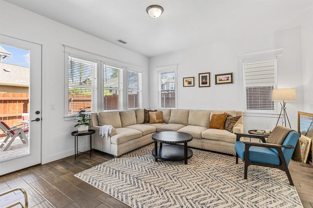 3271 S Burgess Ln – photo 4