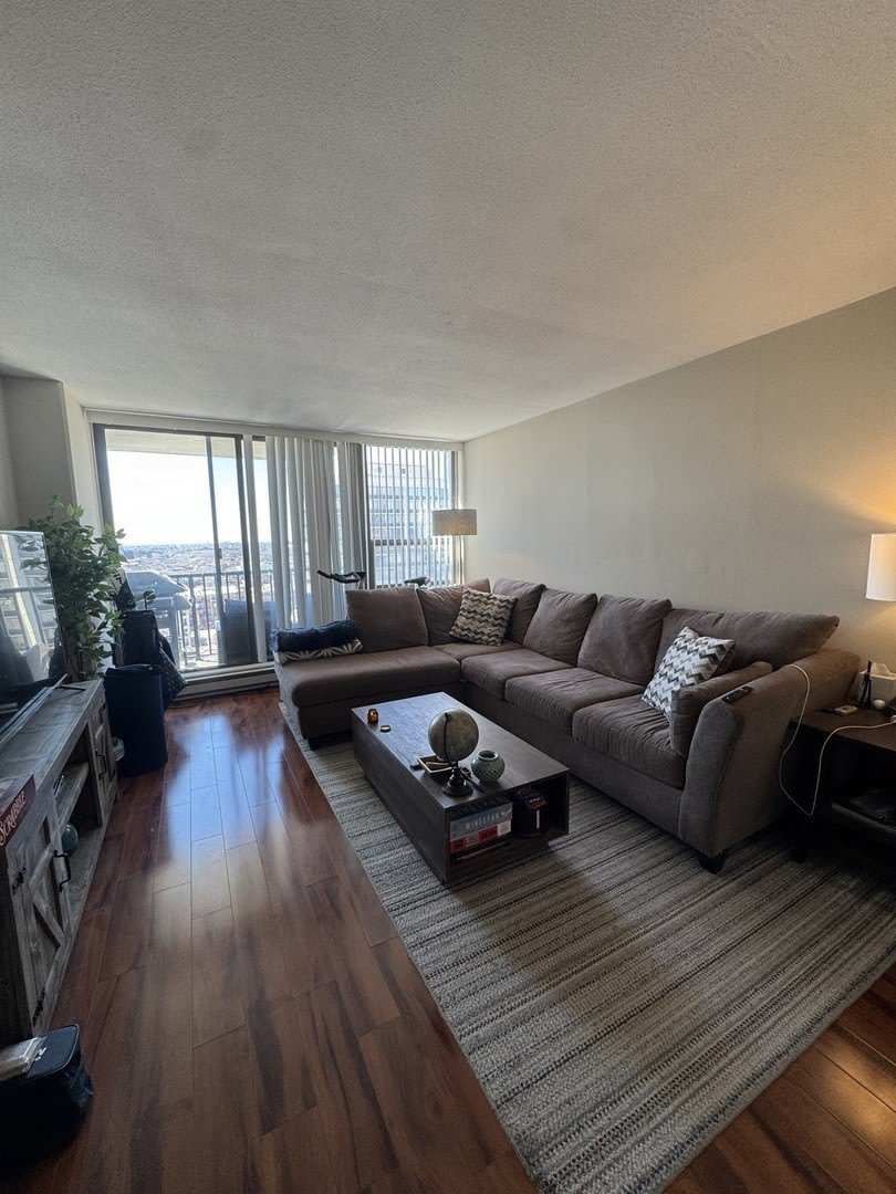 2740 N Pine Grove Avenue – photo 2