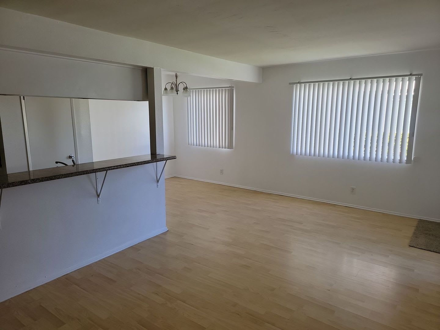 Nicely Upgraded 2 bedroom Townhouse – photo 4