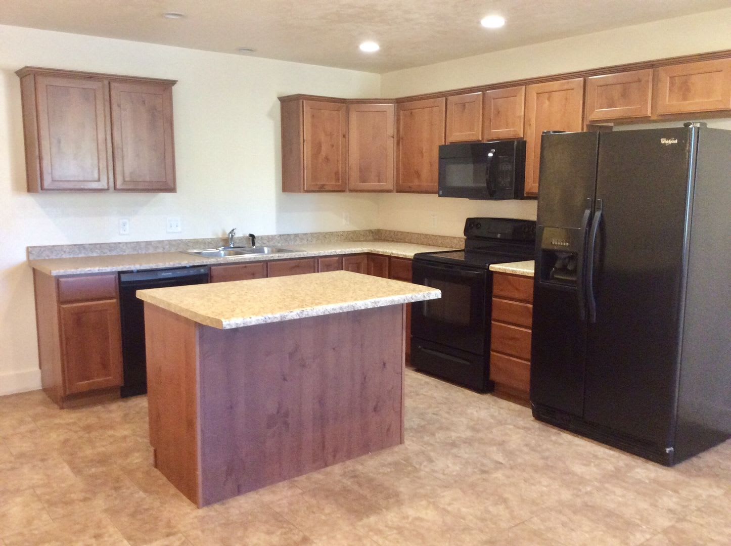 Updated 4 Bedroom 3 Bath Townhouse For Rent – photo 2