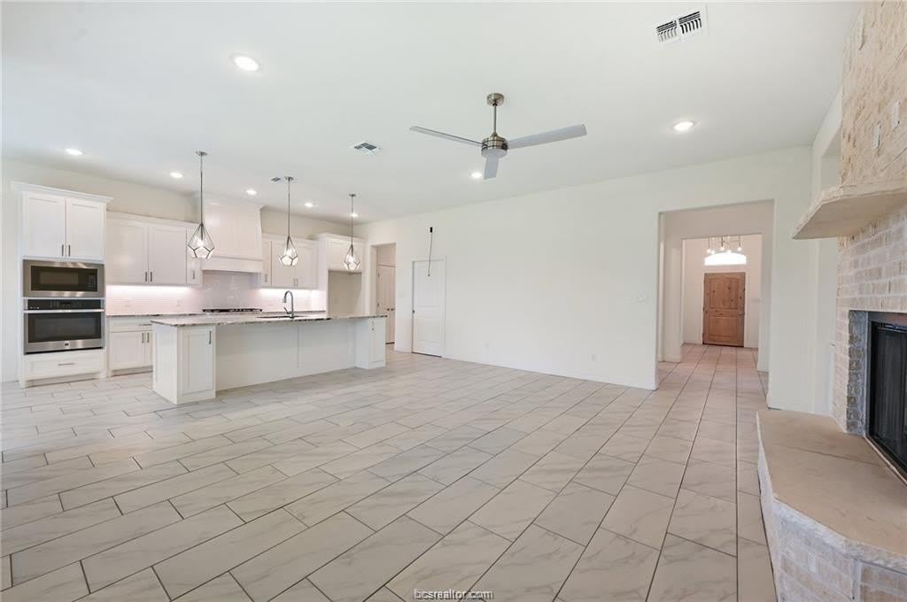 2900 Bombay Court – photo 4