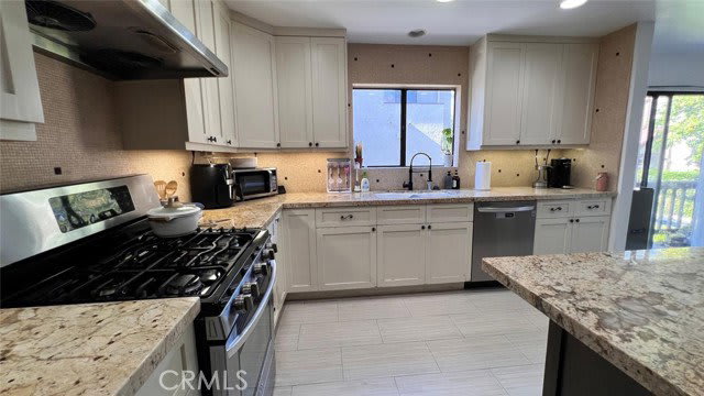 21730 Marylee Street – photo 3