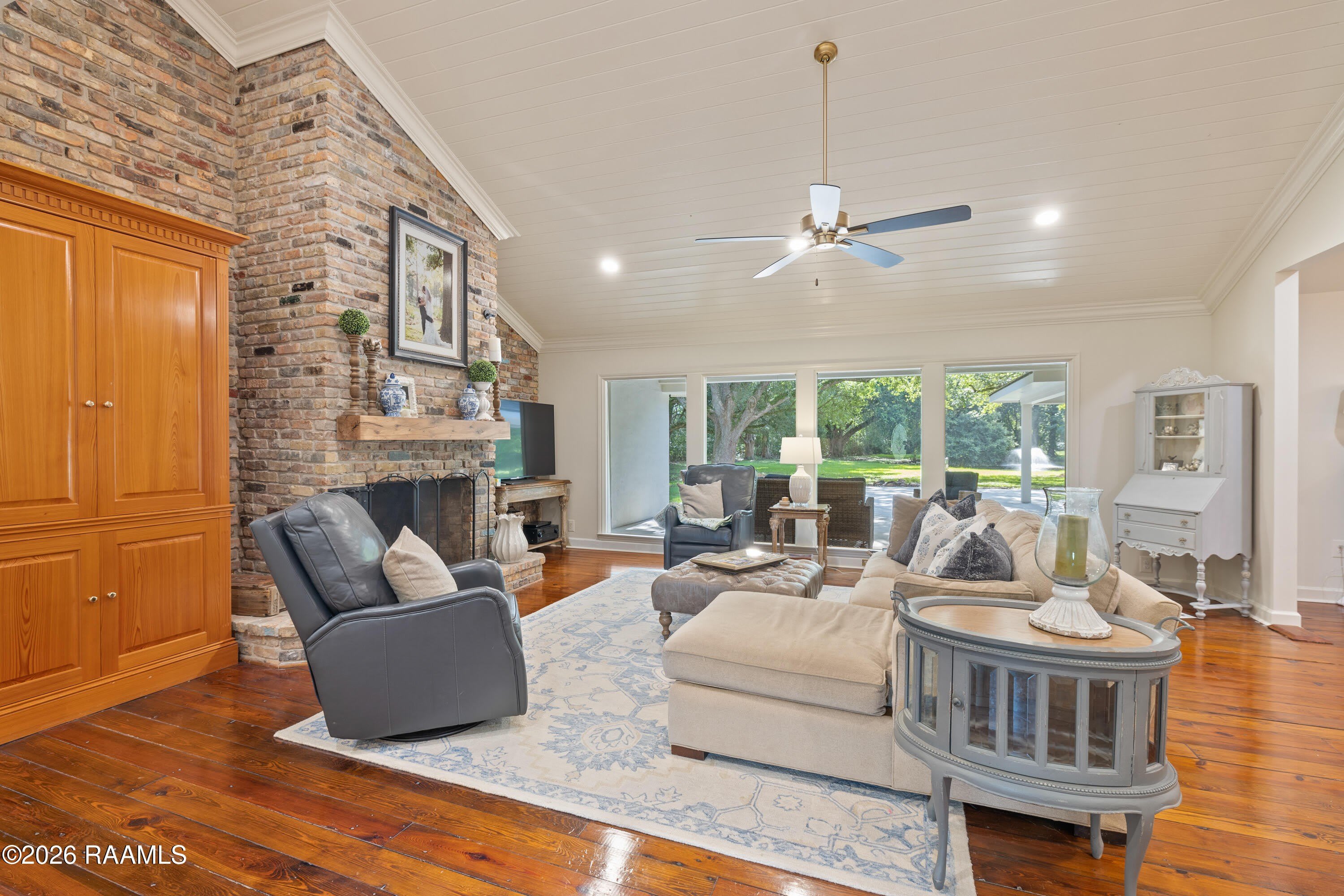 2407 E Broussard Road – photo 5