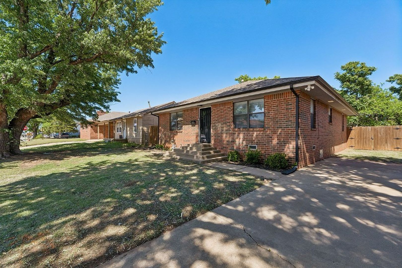 Location Space And Style Come Together In This Beautifully Remodeled Home Located Practically On The University Of Central Oklahoma Campus – photo 2