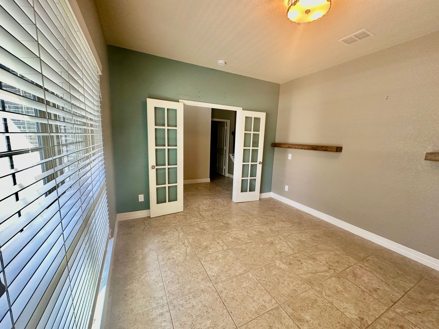 Fantastic Location ~ Convenient to Lackland, great restaurants ~ Room to Spread out! – photo 3