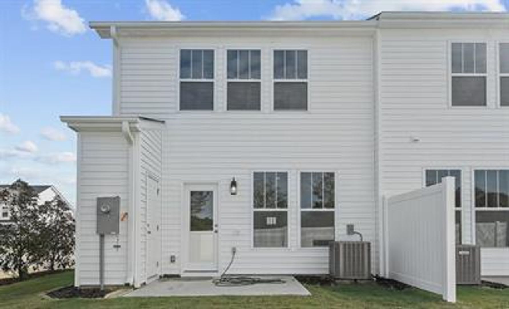 Beautiful 3/2.5 Townhome Move in Ready! – photo 2