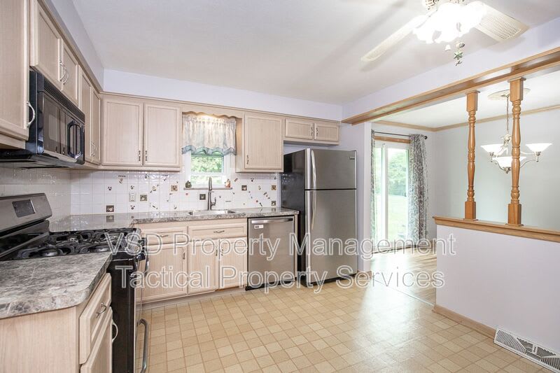 6188 Cabrini Ln – photo 4