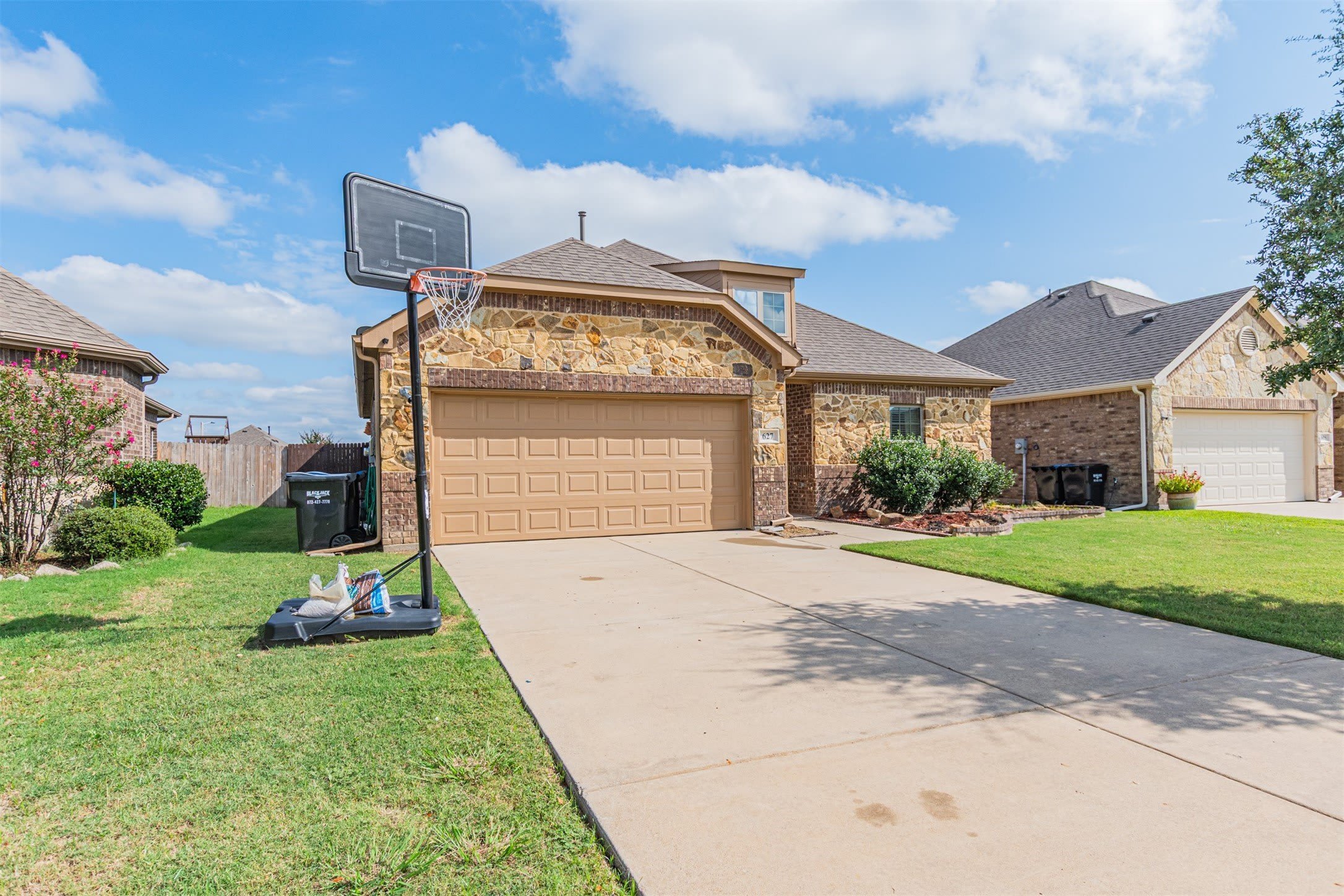 627 Redwood Drive – photo 2