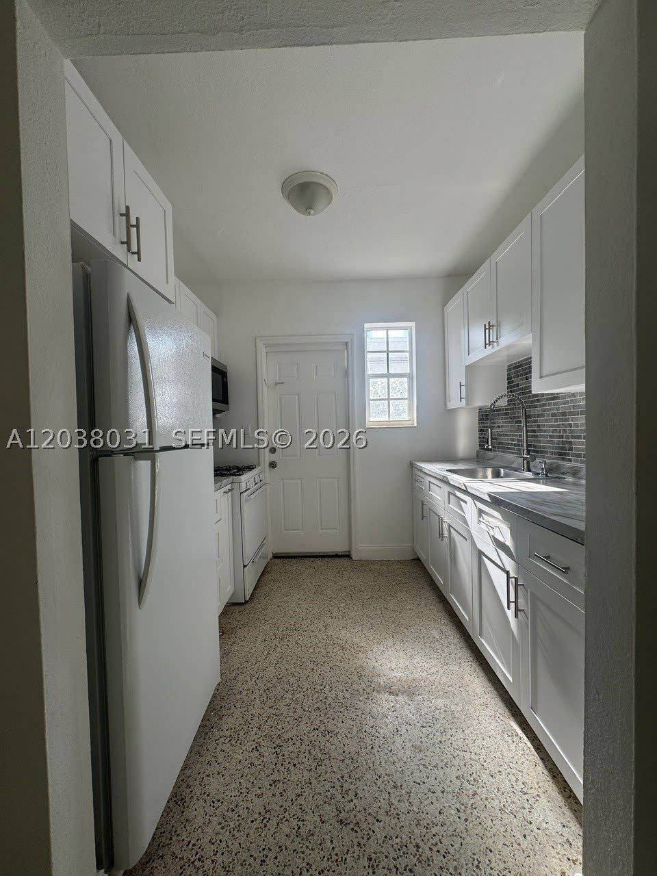 735 83rd St – photo 4