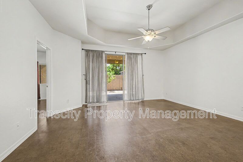 4202 E Broadway Rd – photo 4