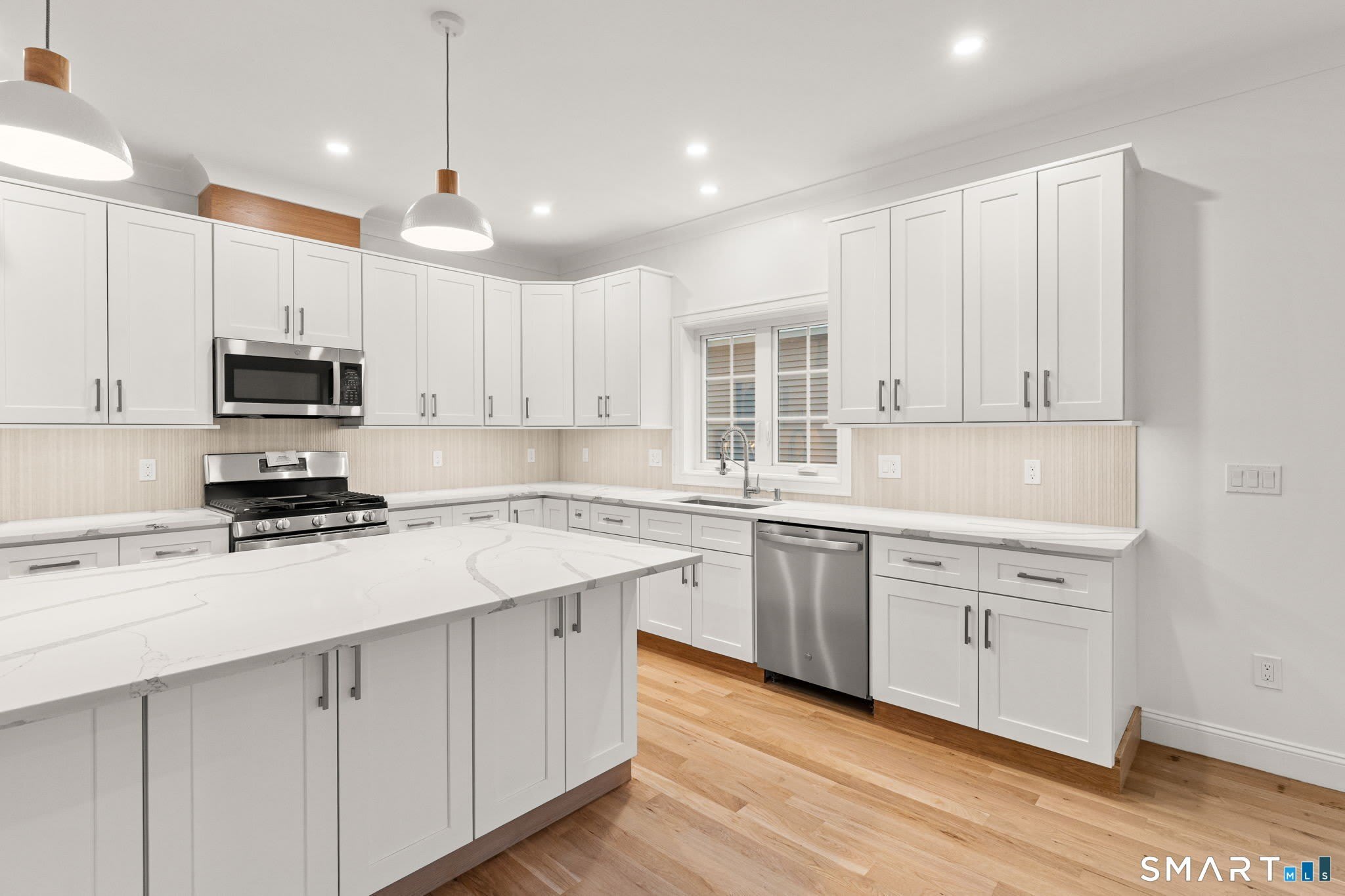 108 New England Avenue – photo 3