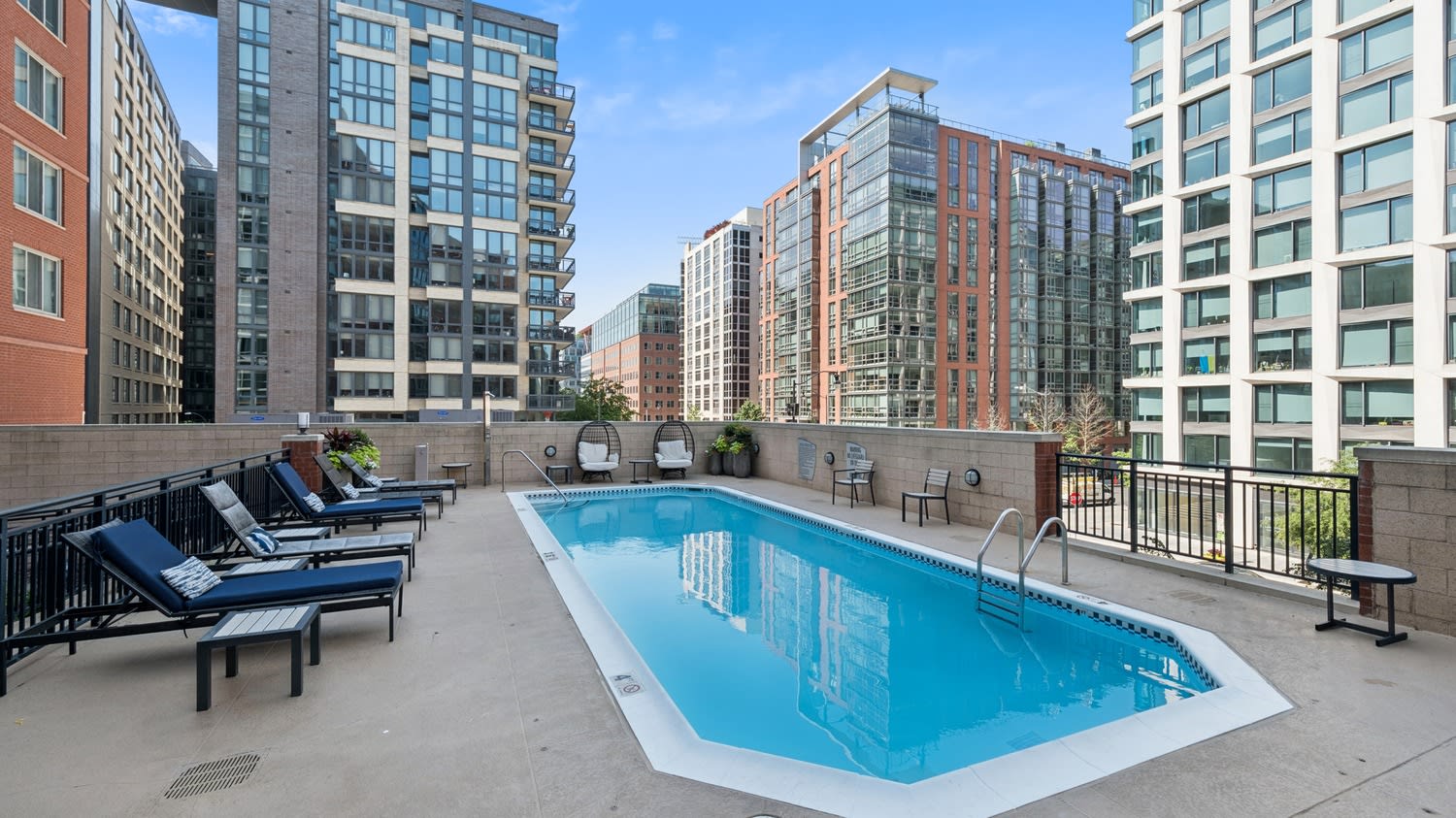 909 Apartments – photo 1