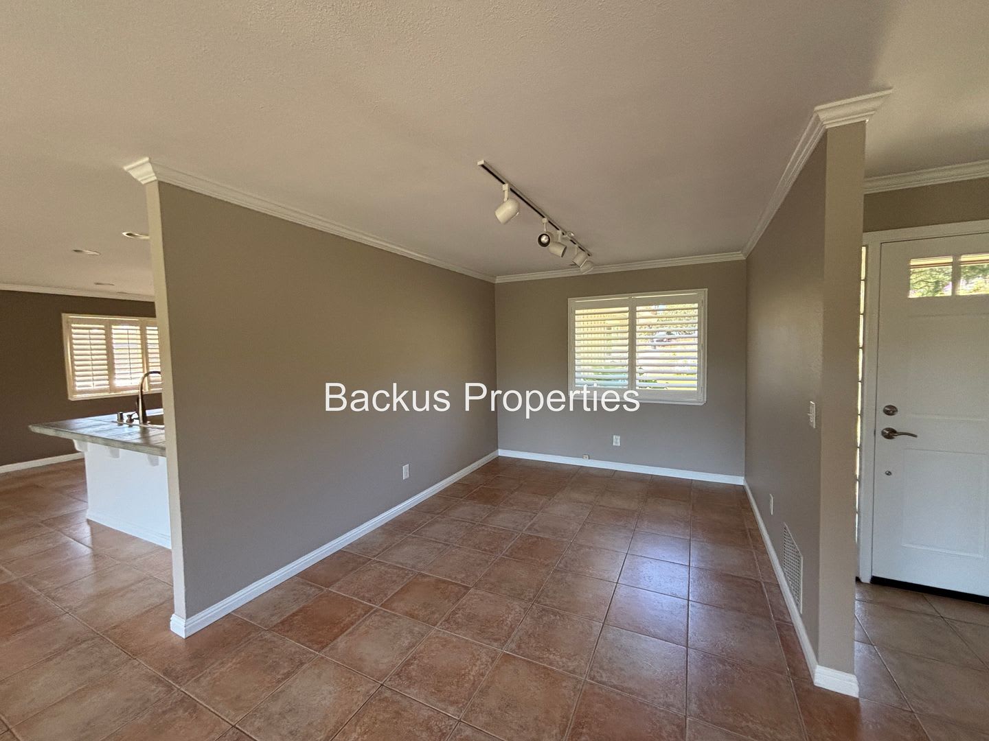 Wonderful three bedroom home on an acre lot in Royal Oaks – photo 5