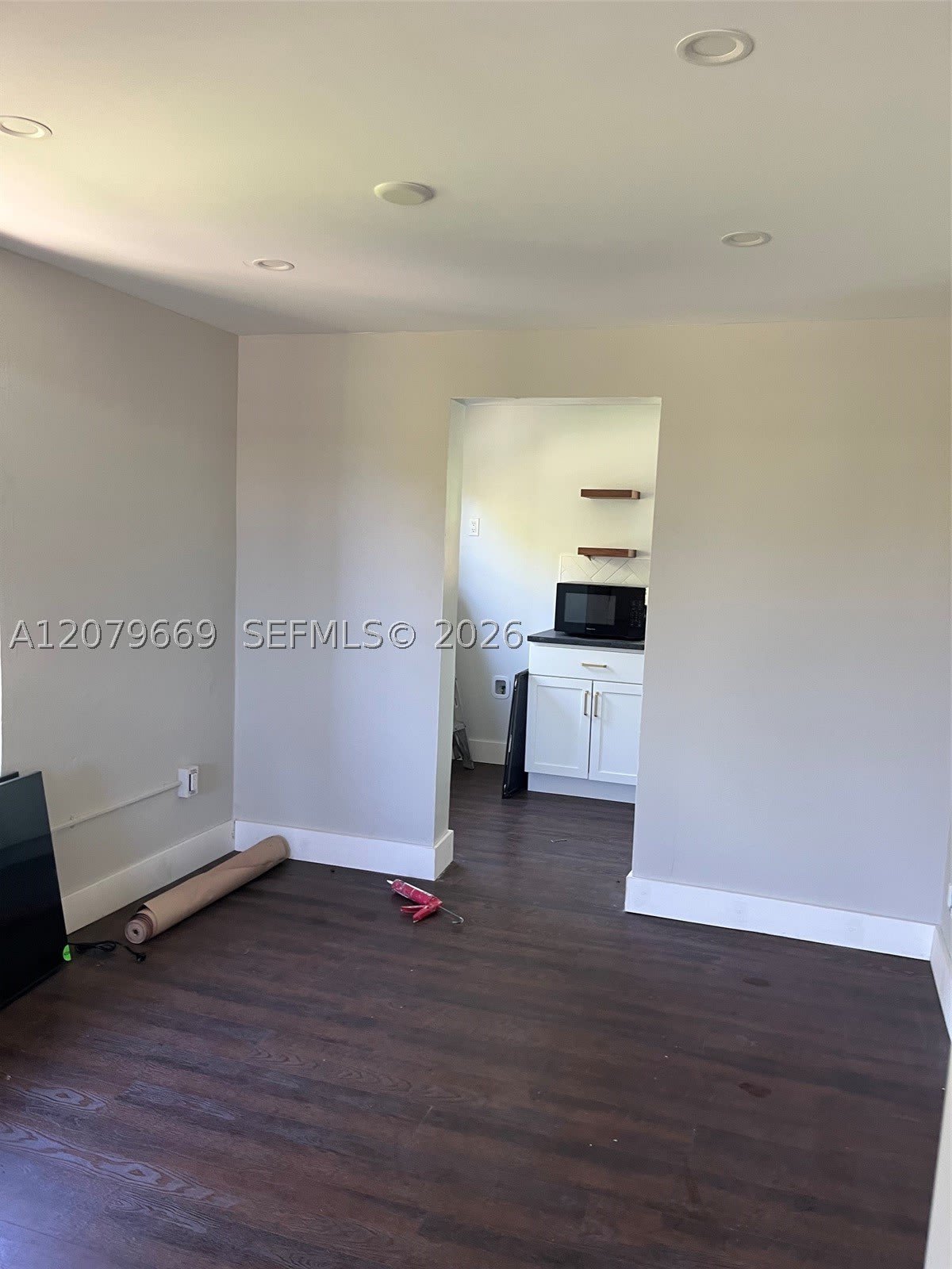 821 N Tamarind Ave – photo 4