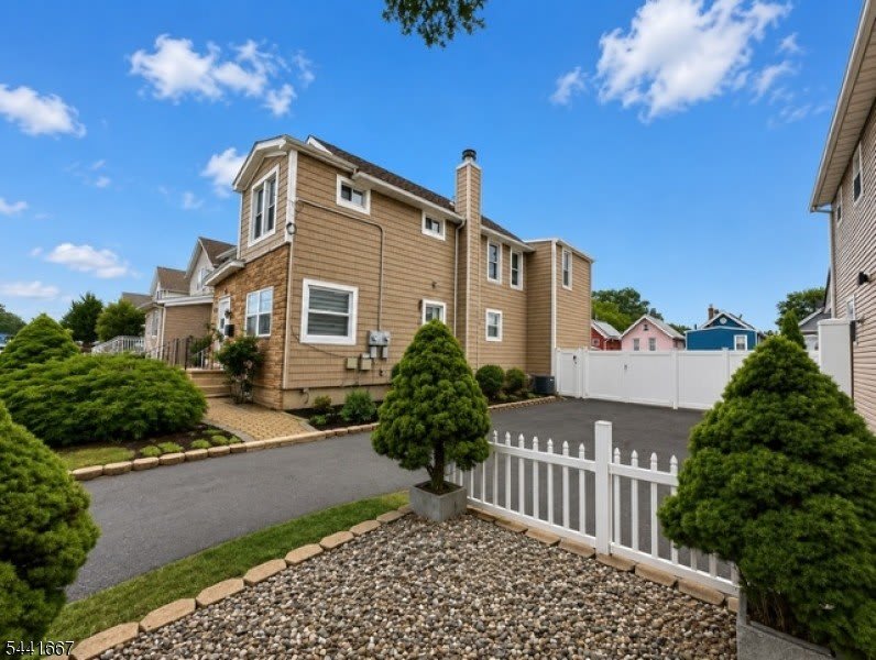 408 Forest St – photo 3