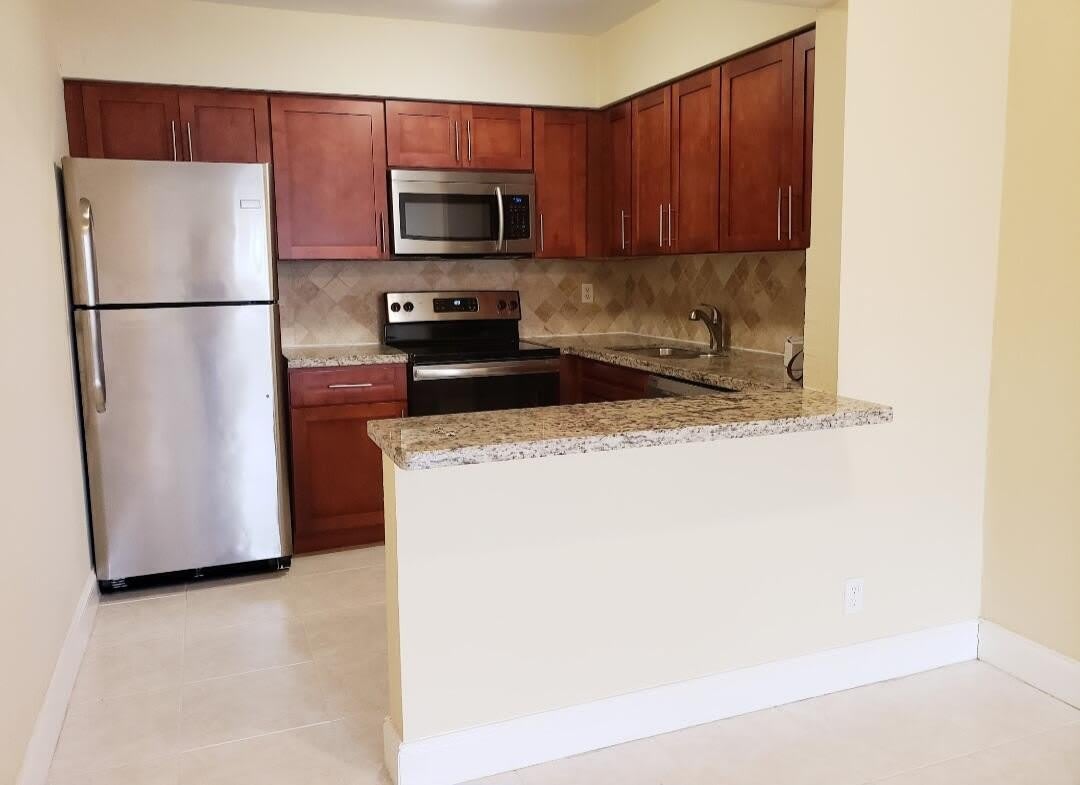190 NE 40th Street – photo 2