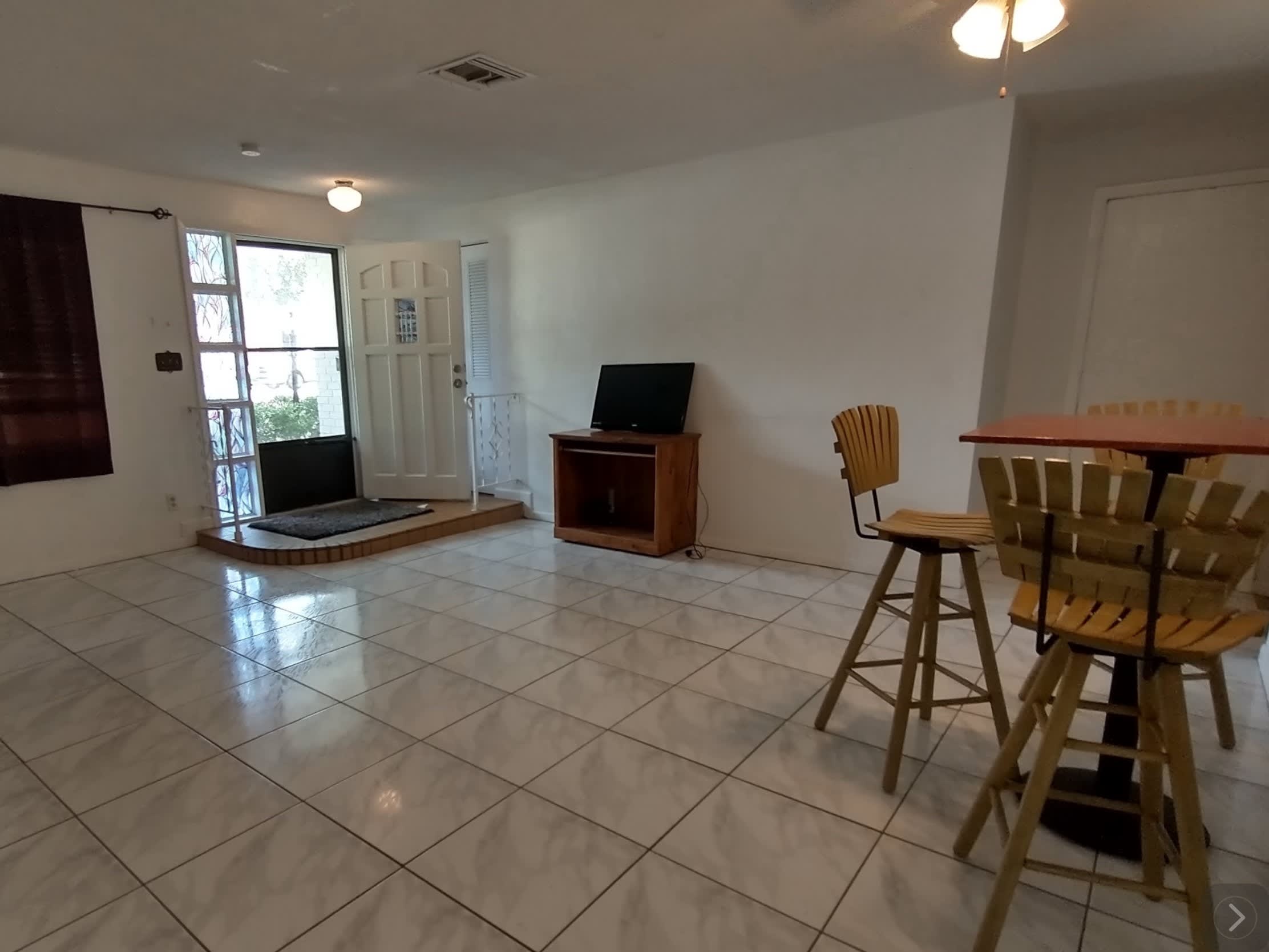 137 White St – photo 2