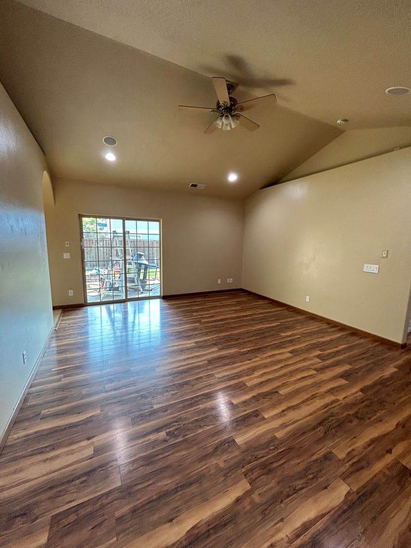 3 Bedroom 2 Bath Home in Central Point! – photo 5