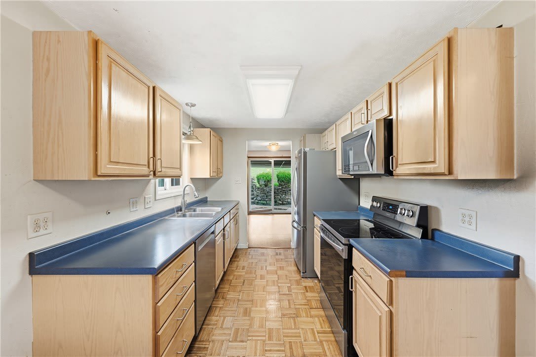 1243 Lakemont Dr – photo 3