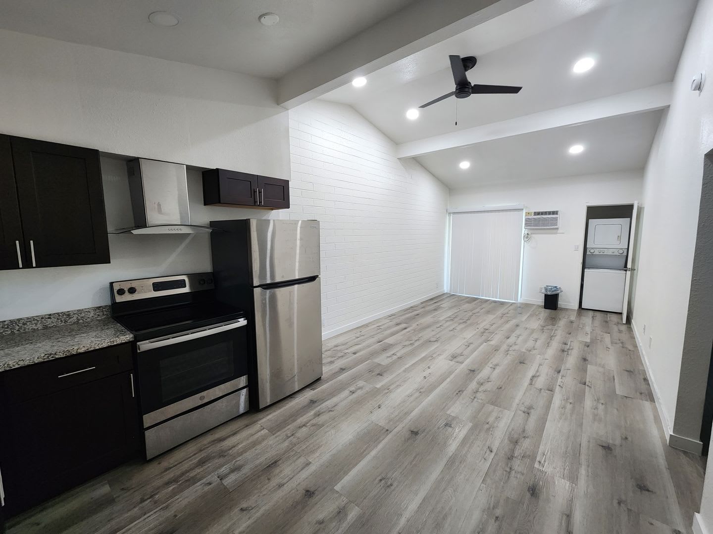 211 S 13th St Unit 04 – photo 3