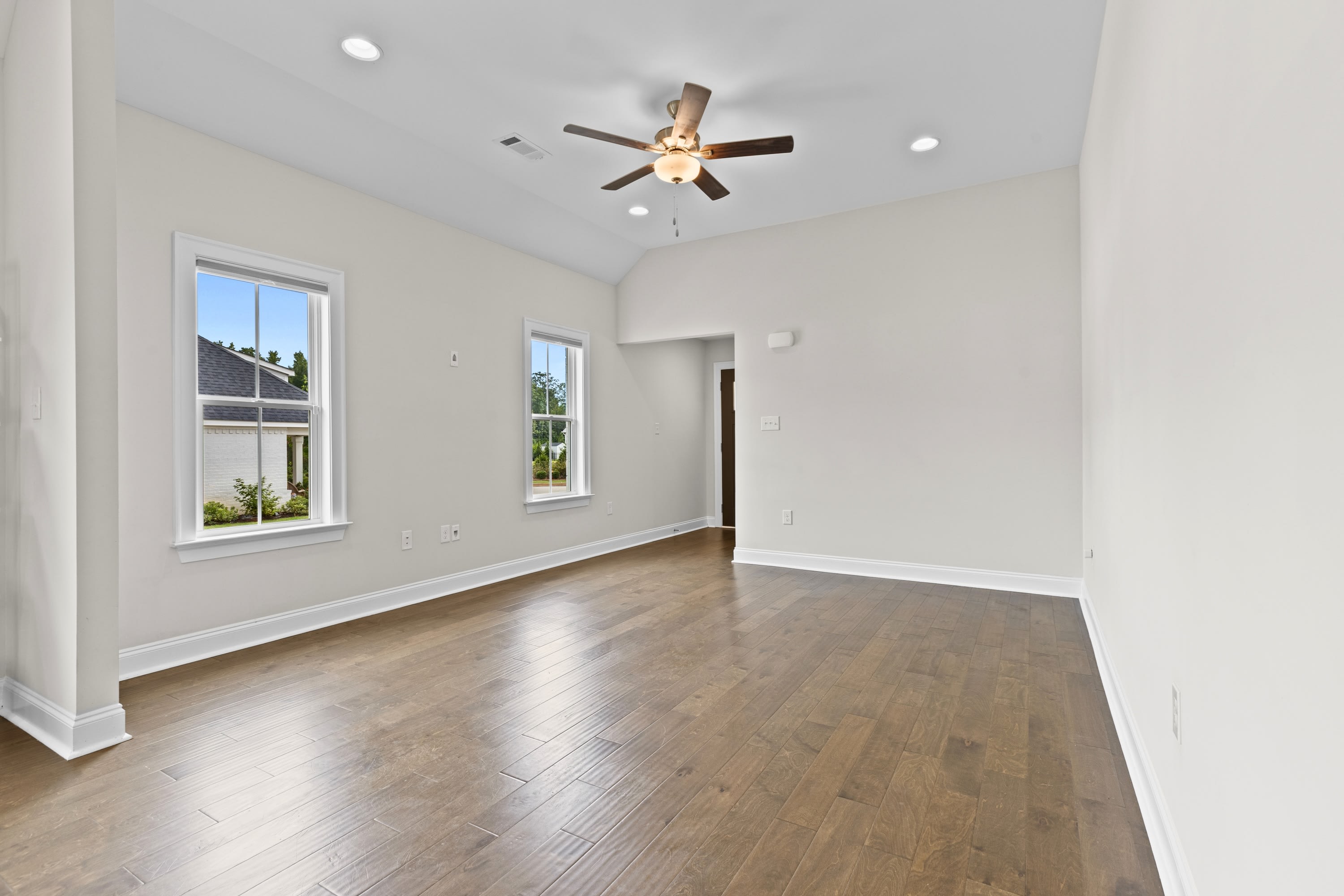 2272 Lakeview Drive – photo 4