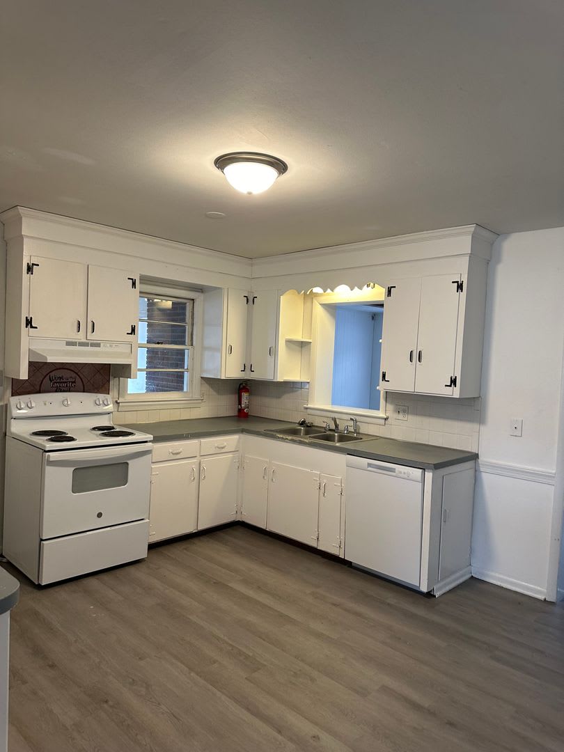 3203 Old Forest Rd – photo 5