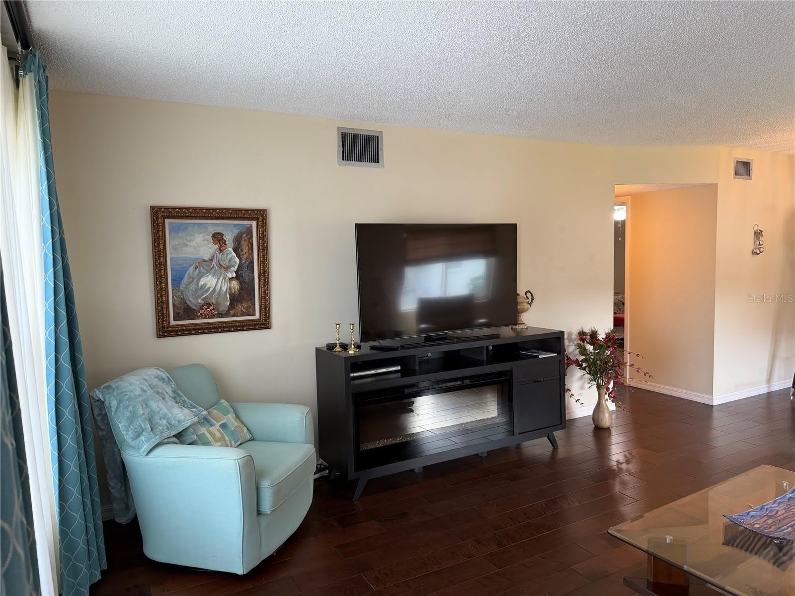 2426 ECUADORIAN Way – photo 3