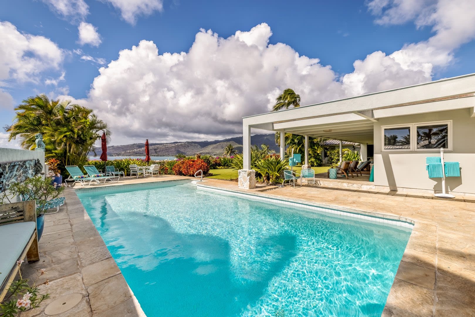 Exquisite haven in prestigious Portlock! AC, Ocean Views, Pool, Hale Ola – photo 1