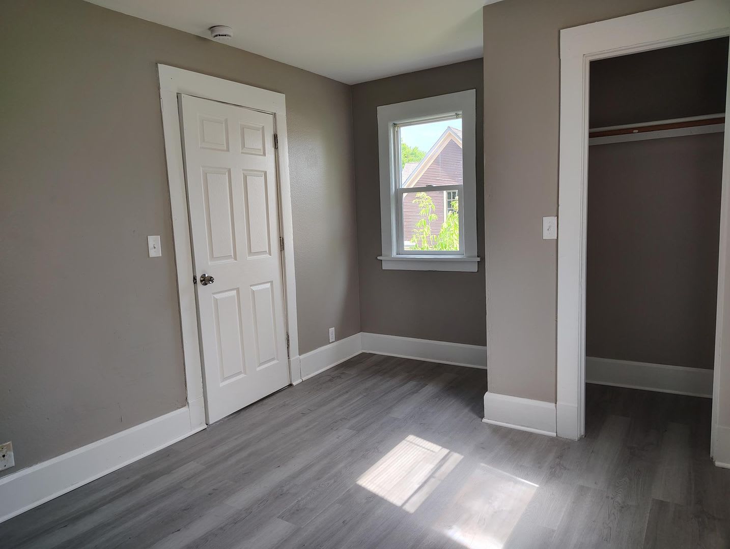 1217 Grand Ave – photo 2