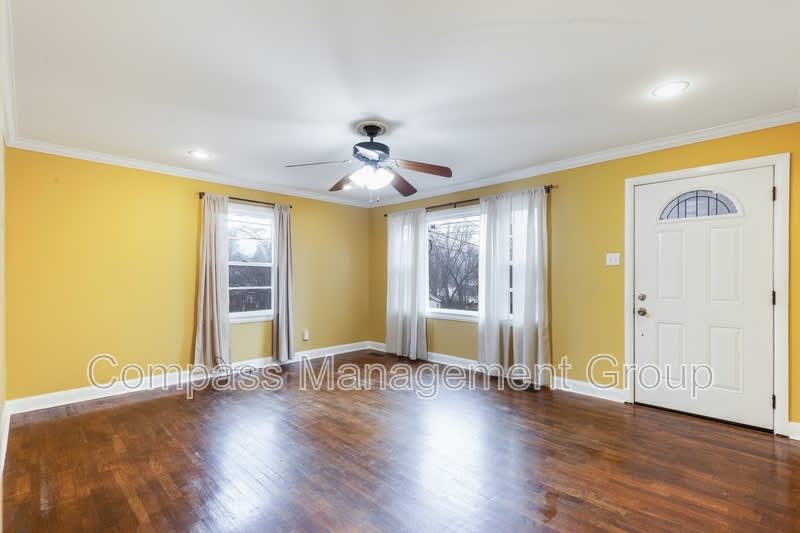 611 West Glenwood Avenue Northeast – photo 5