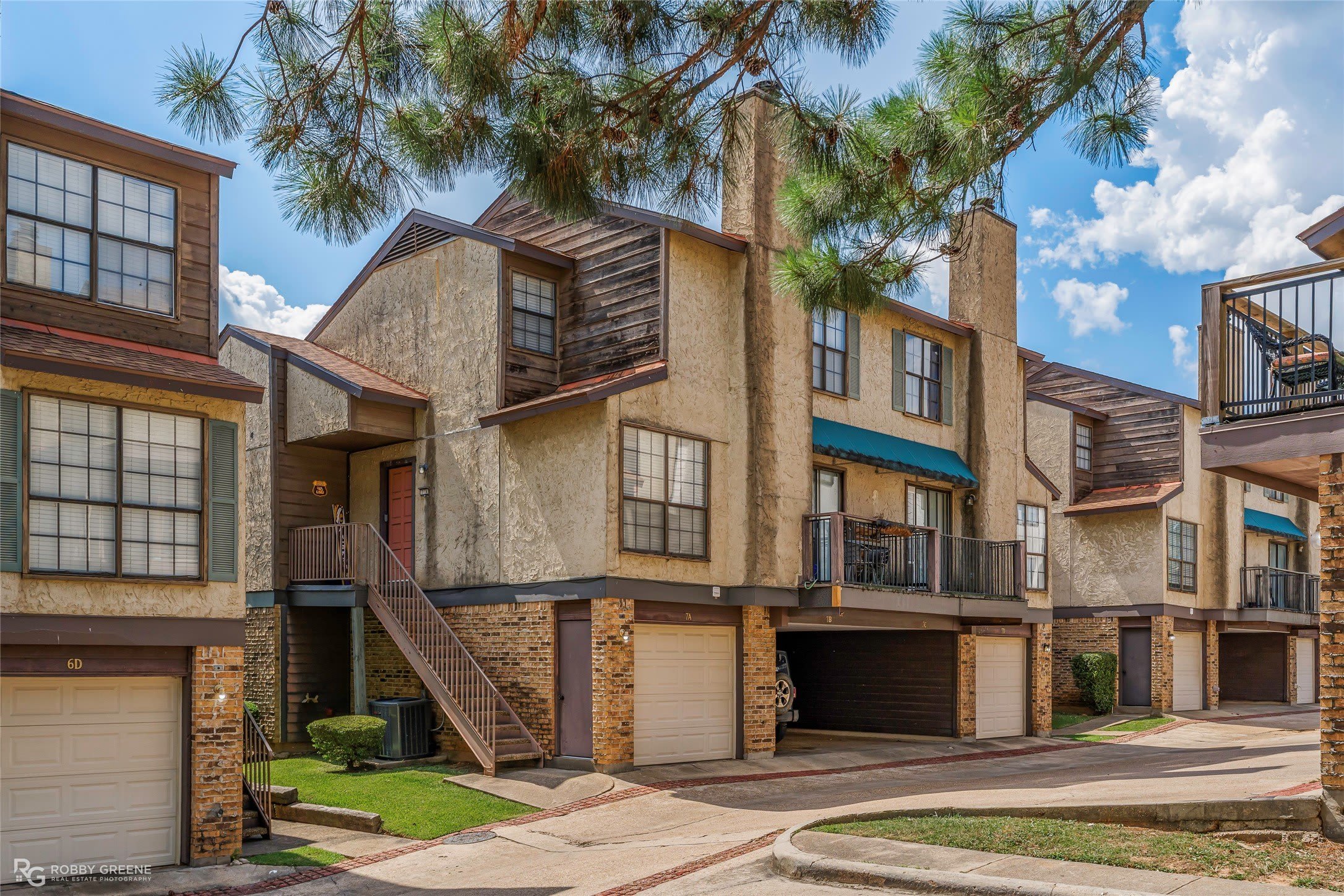 3100 Fairfield – photo 2