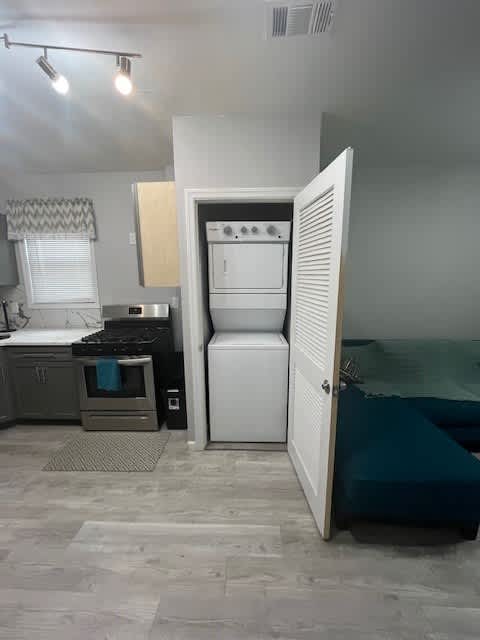 282 Lyons Avenue – photo 1