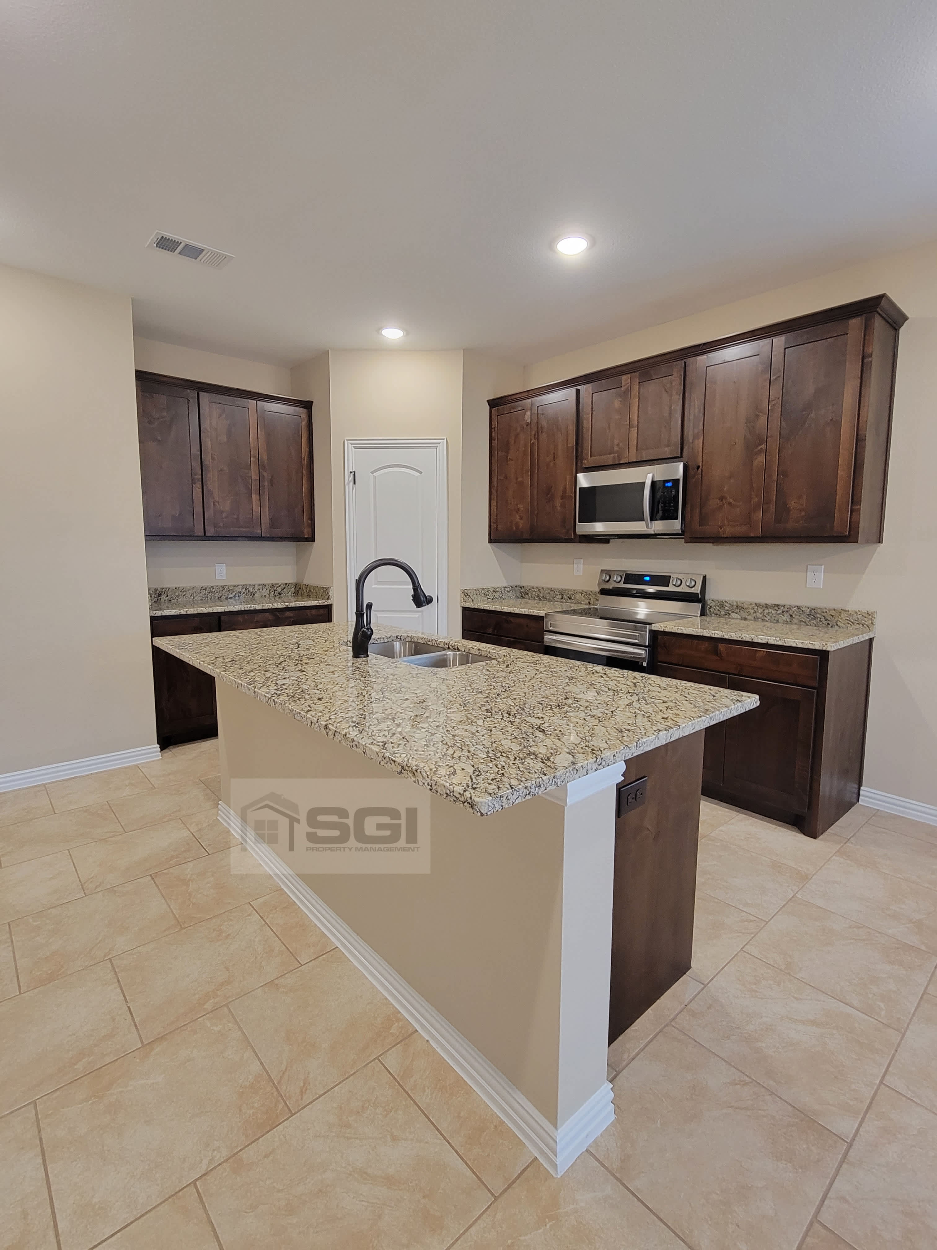 4007 Wellington St – photo 5