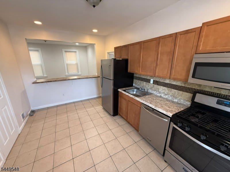 86 Mapes Ave – photo 4