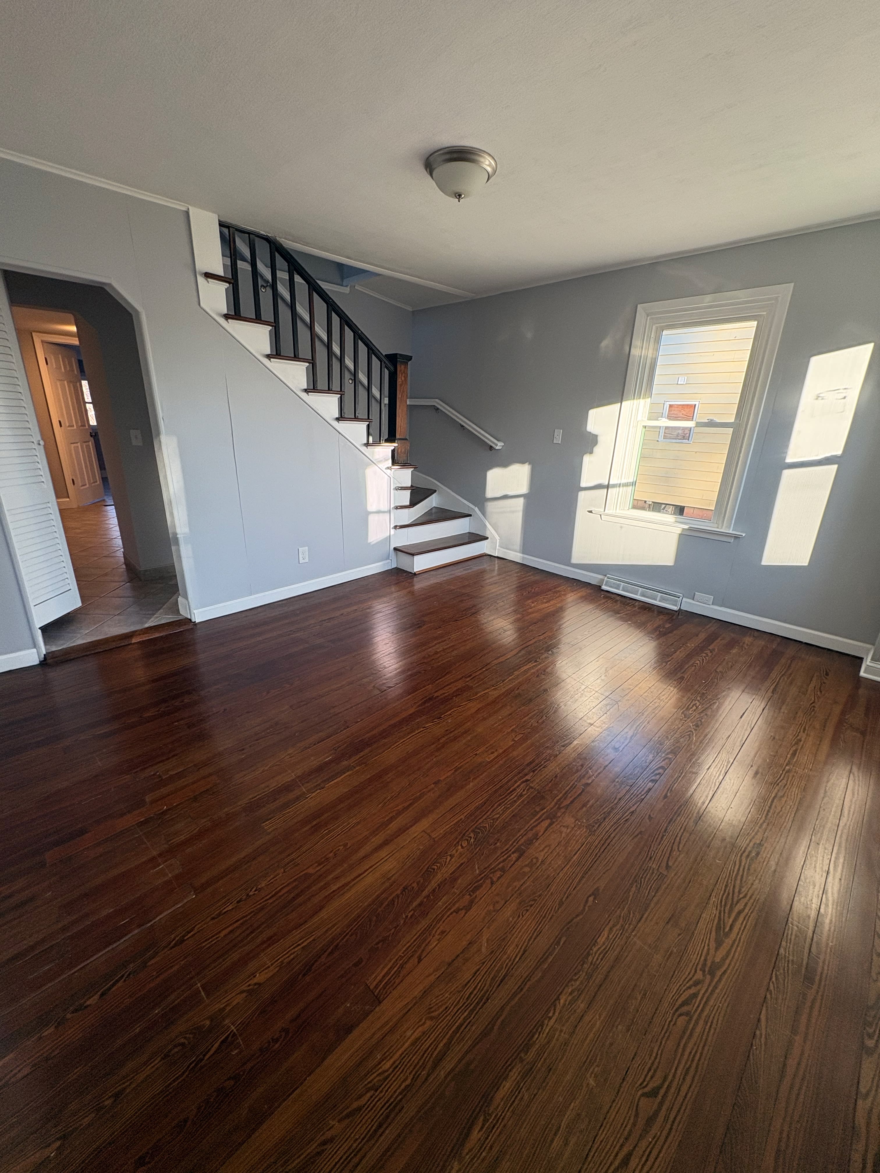 121 School St – photo 2