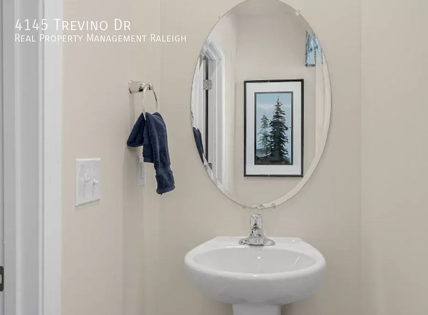 Room in 3 Bedroom Home at Trevino Dr – photo 5
