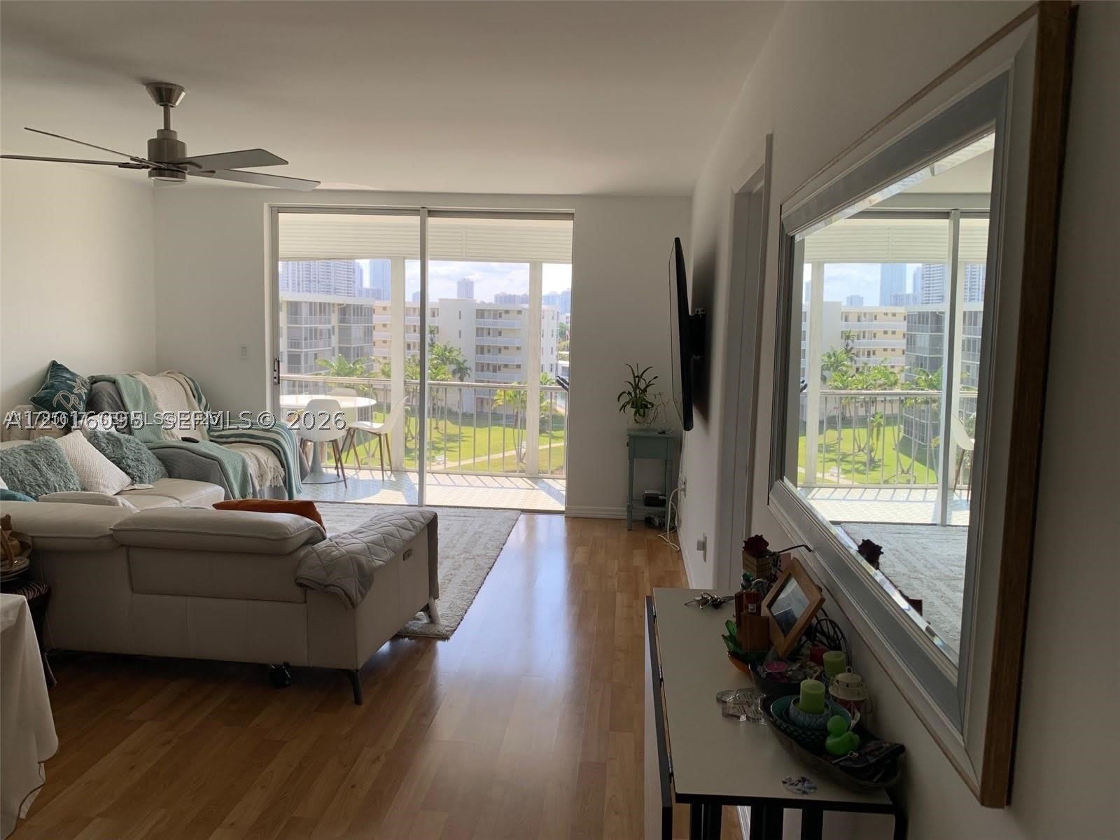 2851 Leonard Dr – photo 2