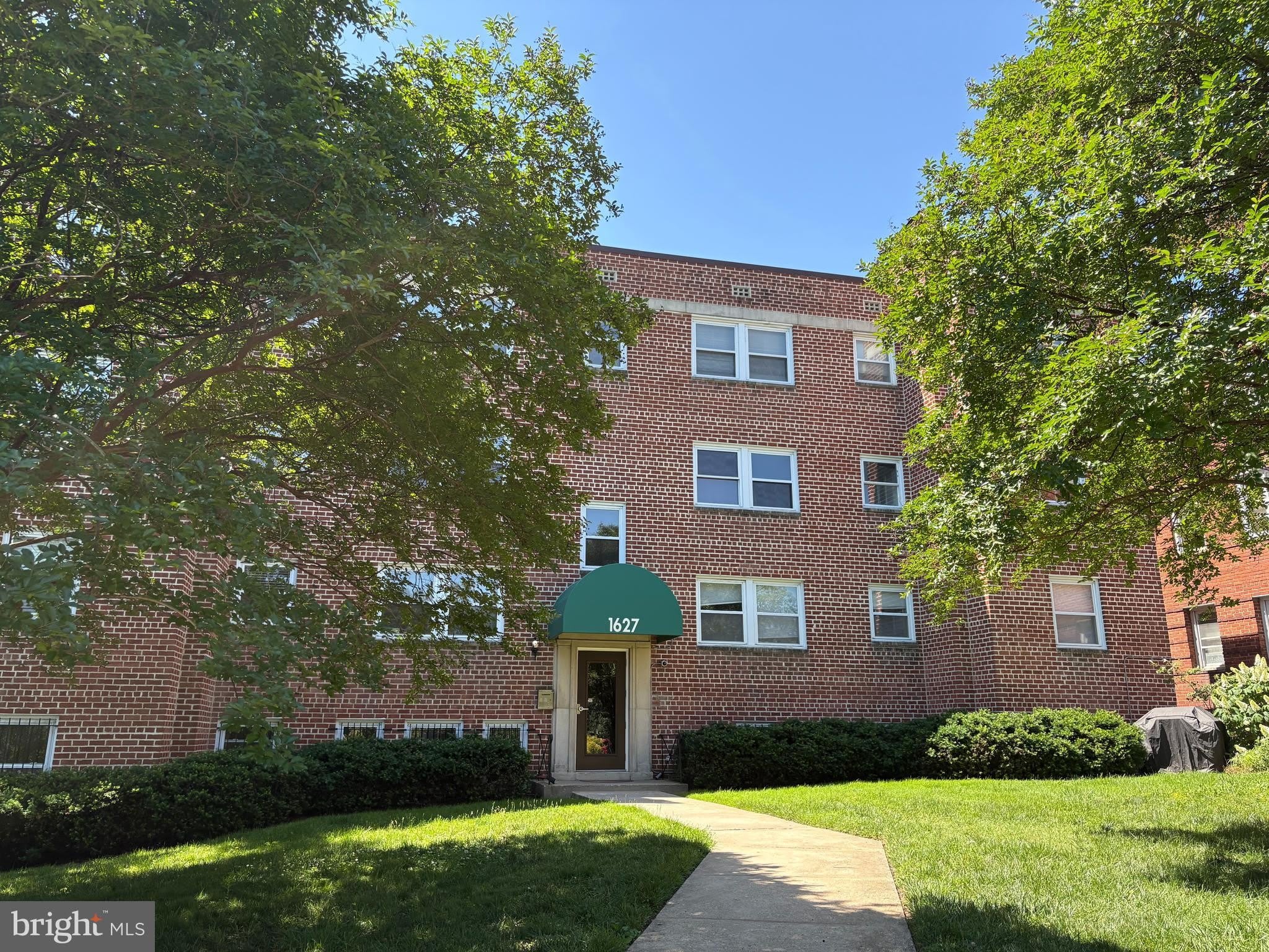 1627 MASSACHUSETTS Avenue SE – photo 1