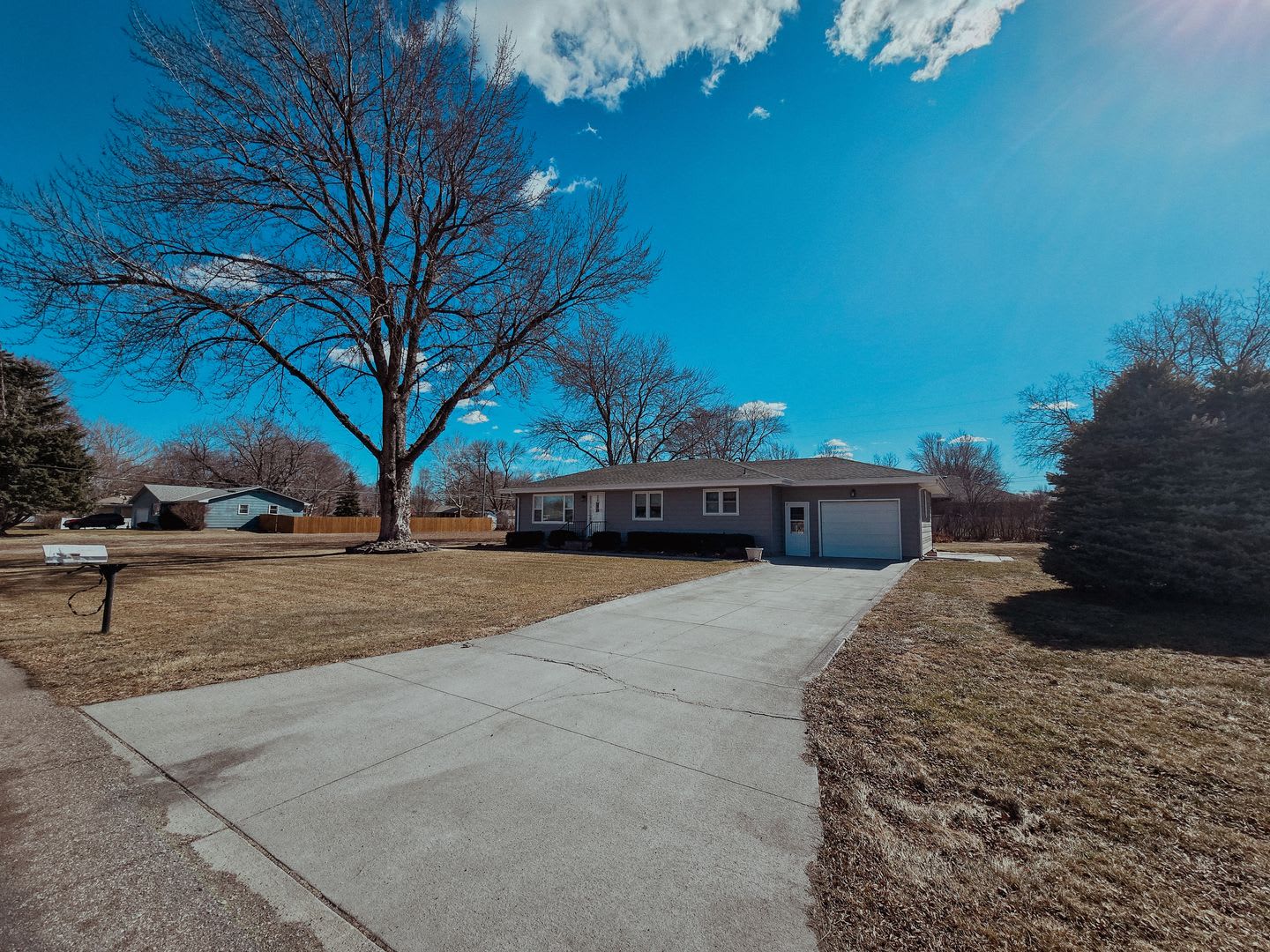 1605 Grand Ave – photo 2