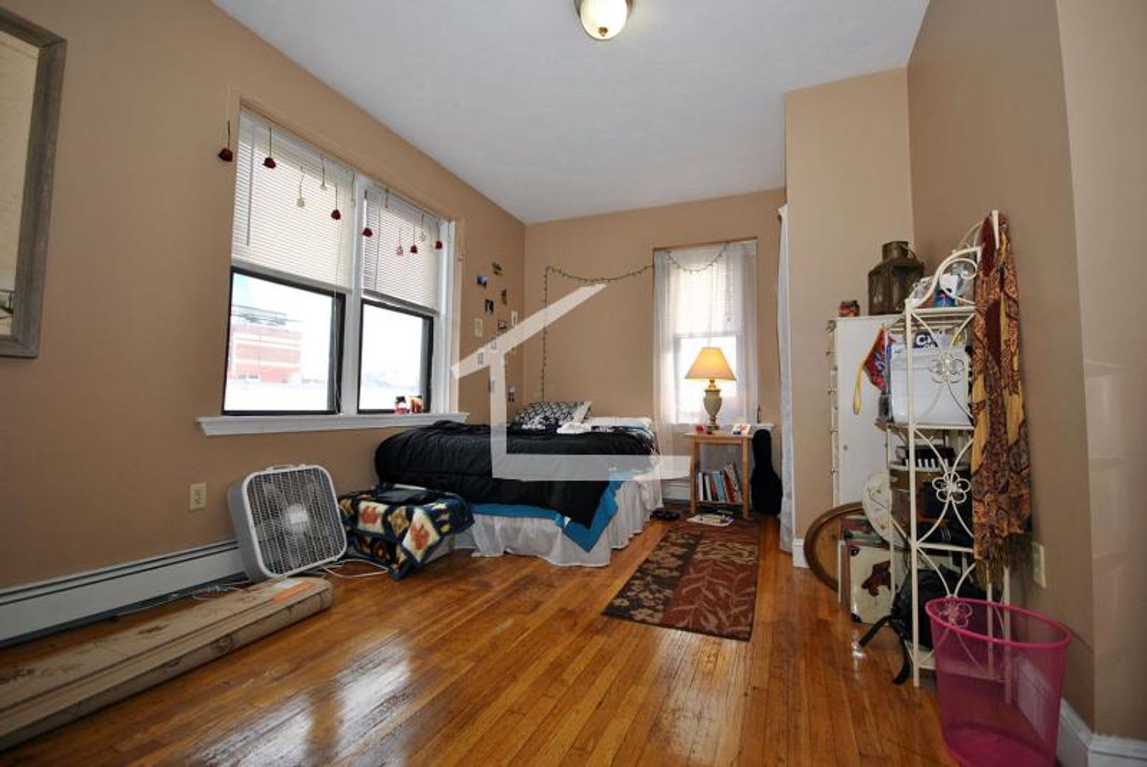 Nicely renovated 4 bed near the Green Line and BC for the upcoming school year! – photo 2