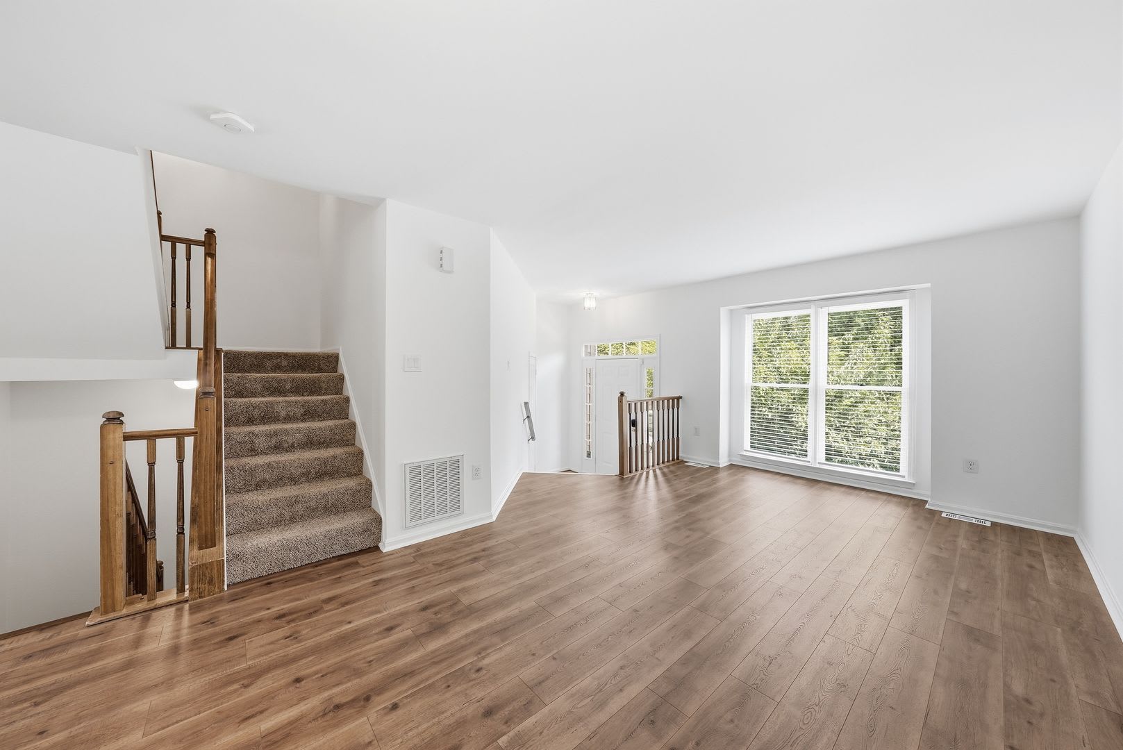 Spacious 3BR Townhome with Garage, Loft & Walkout Basement – Available for Immediate Occupancy! – photo 3