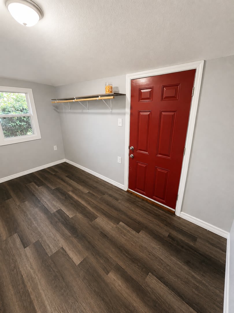 GORGEOUS 3BR/2BA Near Downtown w/ Garage & 3 Carports! – photo 5