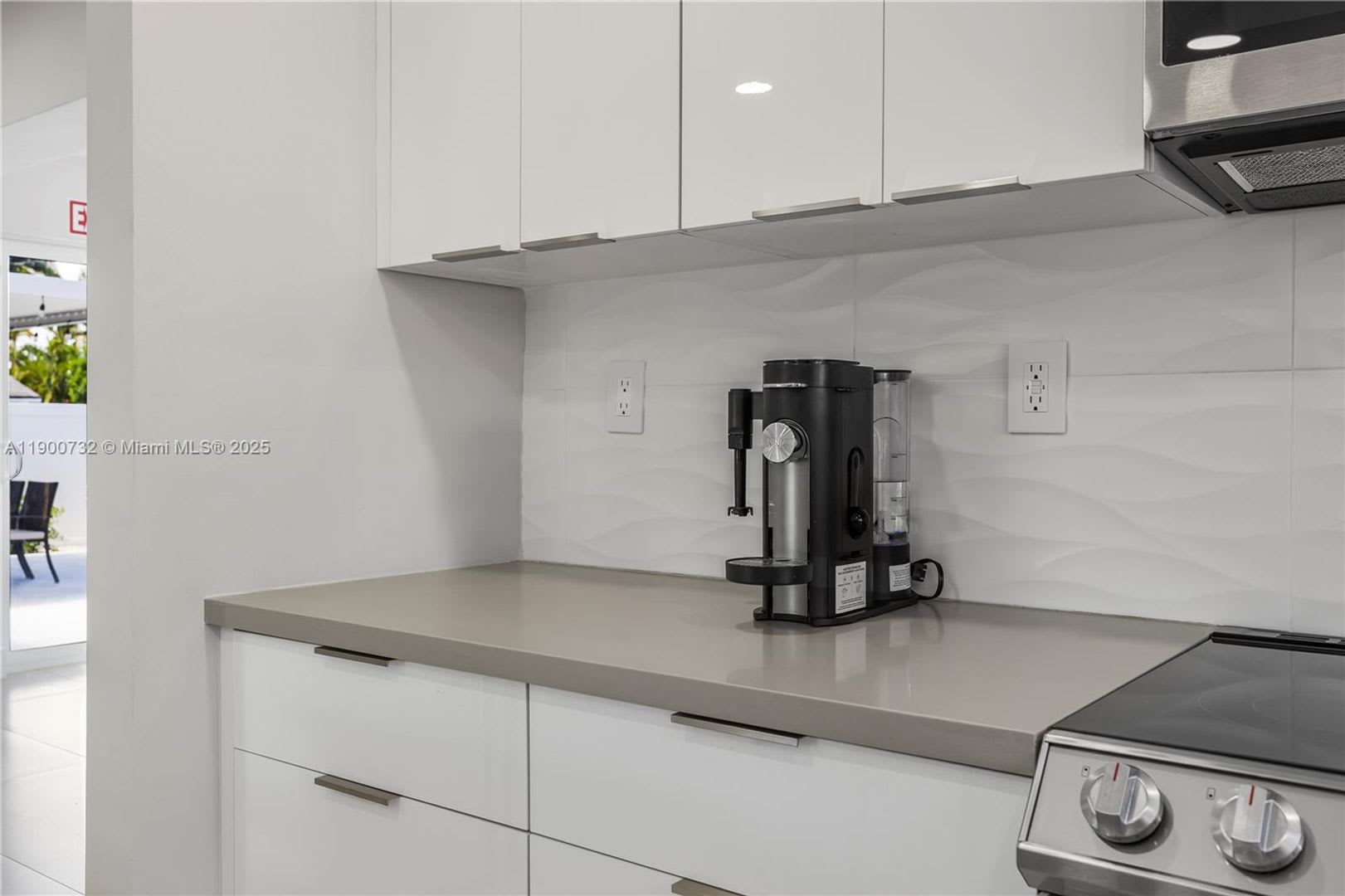 1104 N 13th Terrace, Hollywood, FL 33019 – photo 2