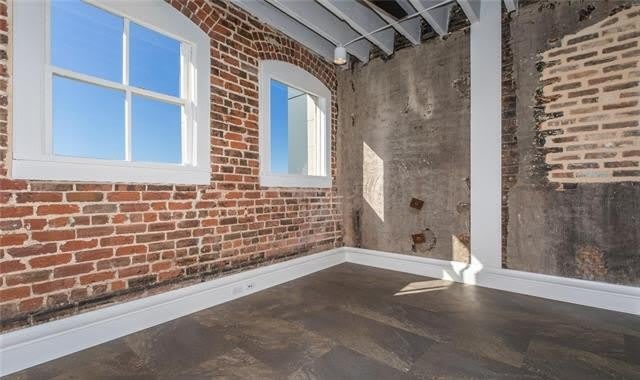 818 HOWARD Avenue – photo 4