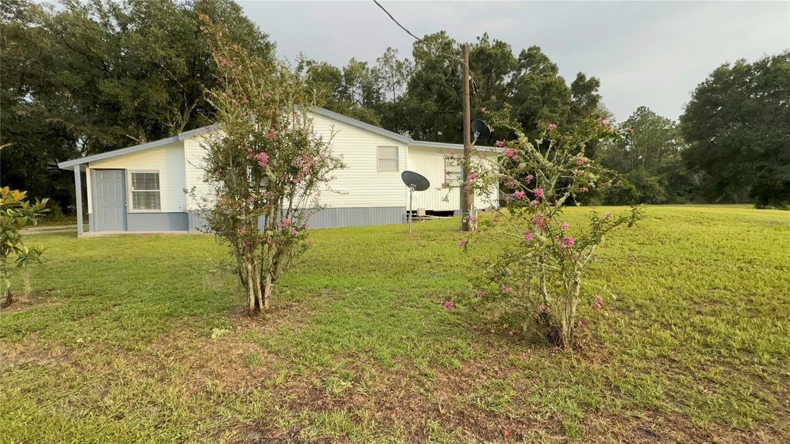1051 HAWTHORN Street – photo 4