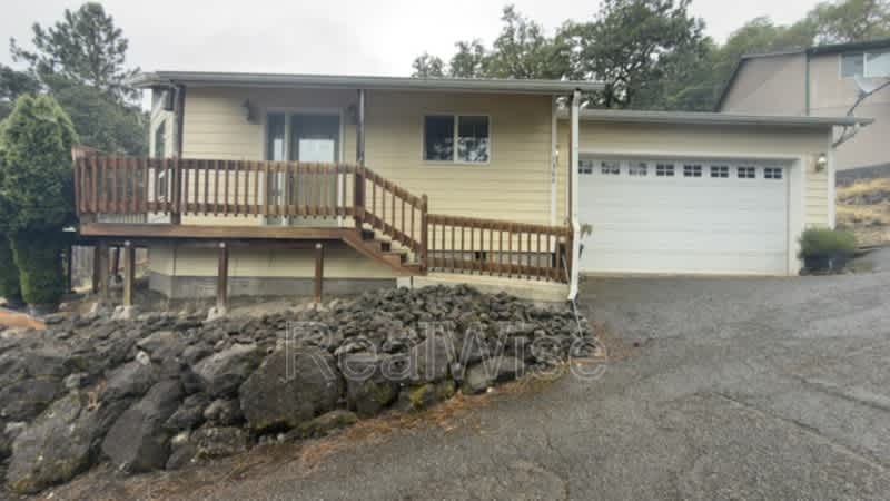 1384 NE Ridge Ave – photo 2