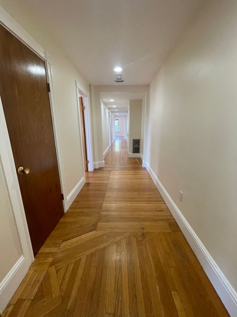 Charming 3 Bedroom-No Broker Fee – photo 3