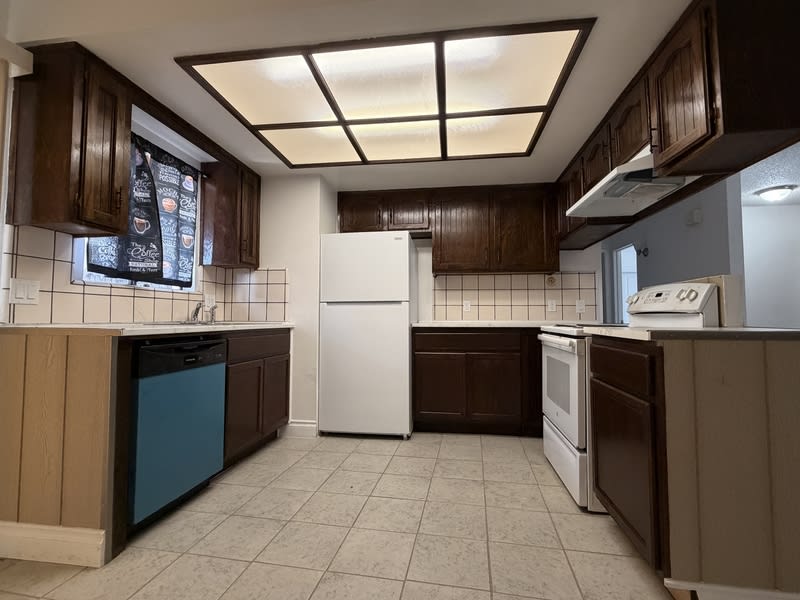 3555 South County Center Drive – photo 1