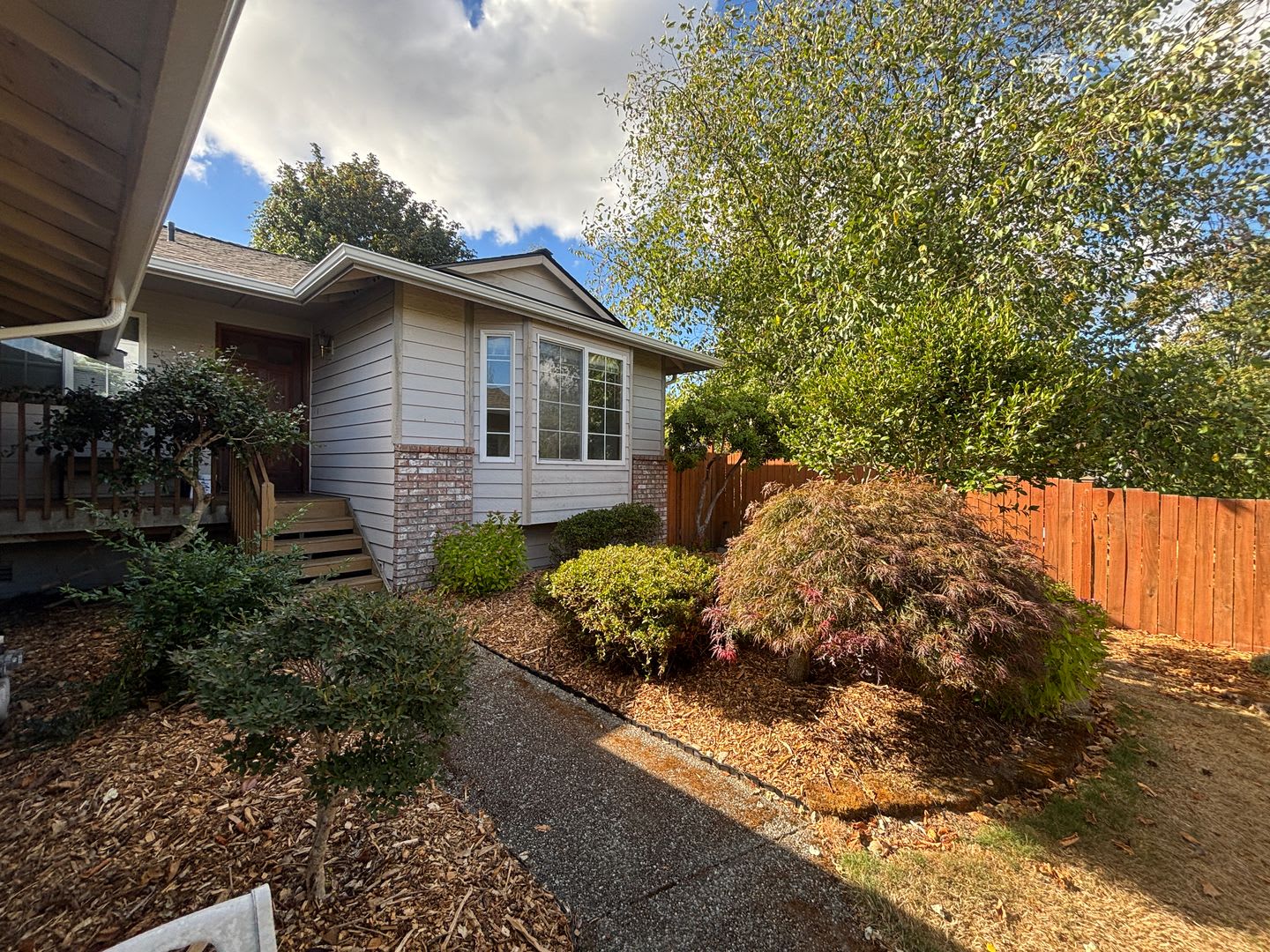 Recently updated Lynnwood Rambler in a quiet cul-de-sac – photo 1