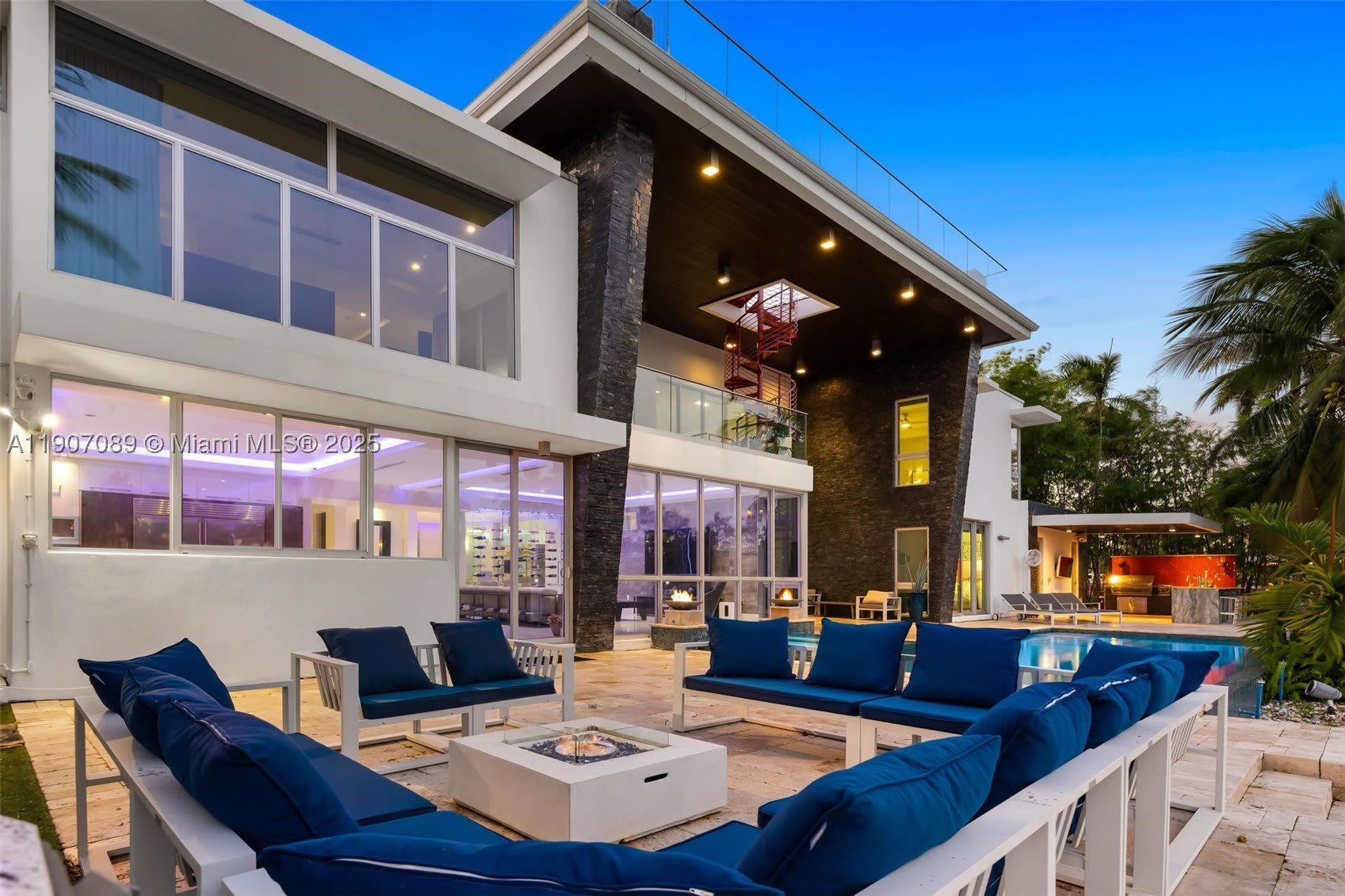 300 Royal Plaza Dr – photo 1
